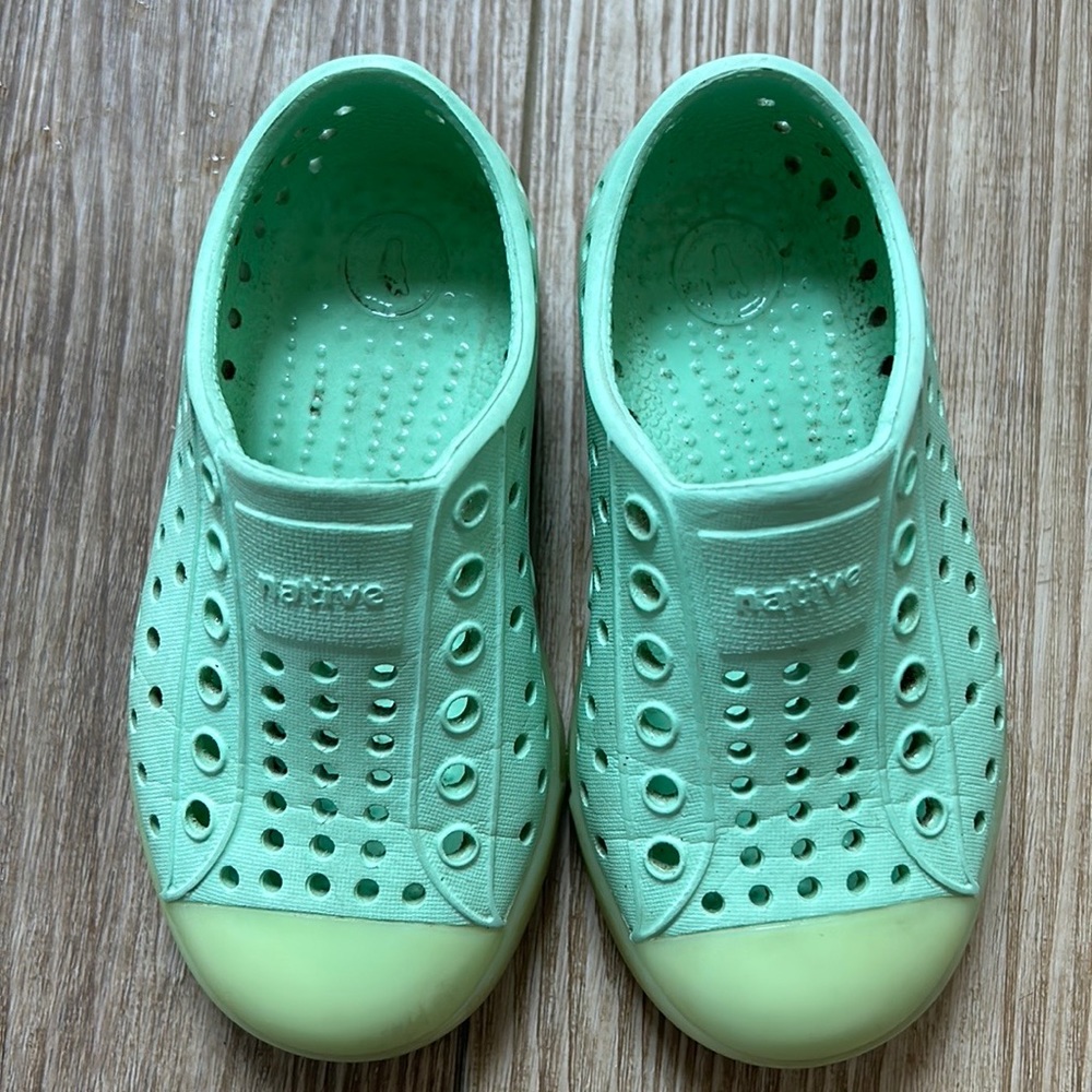 Native water shoe, size 7